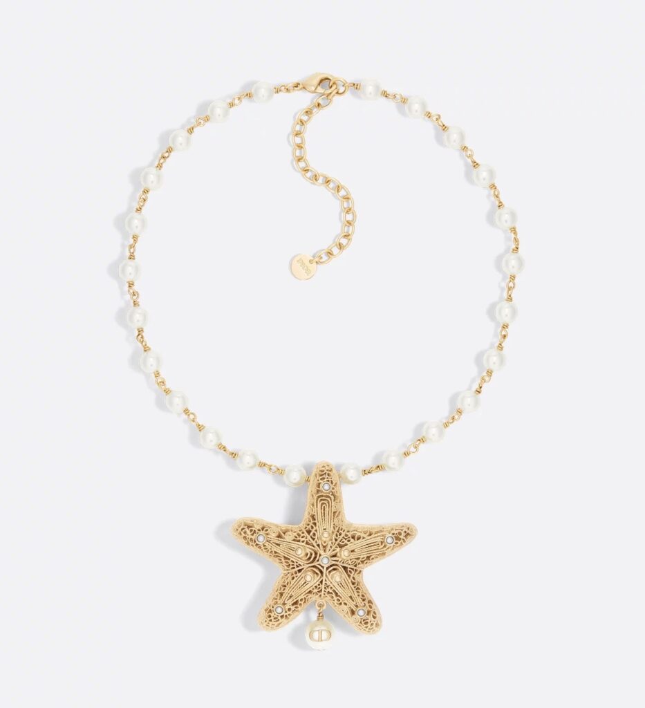 Dior collier curiosités, stylisme PointeMag