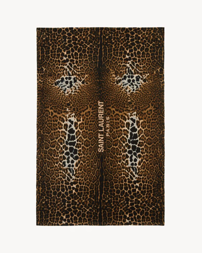 Serviette leopard Yves Saint Laurent, stylisme PointeMag