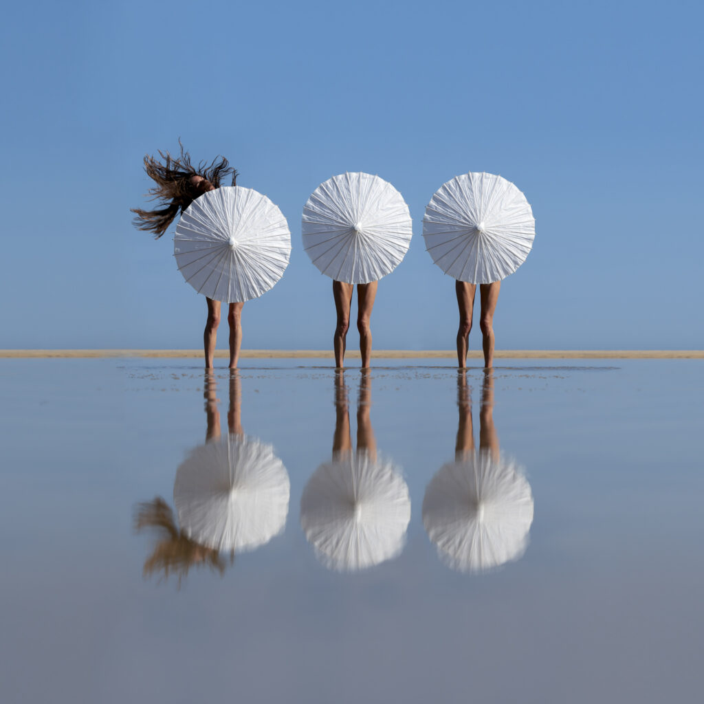 Alain Gillet, ombrelles et ballons, PointeMag, édito mode août 2025